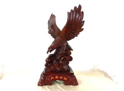 大展宏圖鷹工藝品擺件 仿木紋系列的商務(wù)與家居藝術(shù)